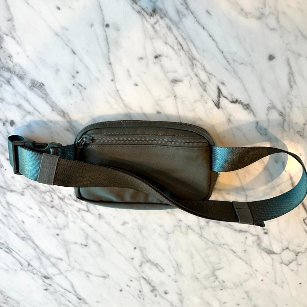 NWOT - Lululemon Everywhere Belt Bag - Dusty/Light Green - Rare Color - Picture 2 of 3